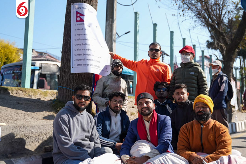 प्रधानमन्त्रीको राजीनामा माग्दै आमरण अनसनमा निकोलस भुसाल (तस्बिरहरु)