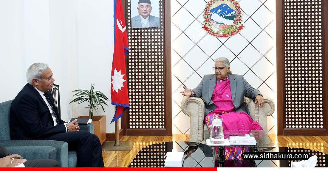 प्रधानमन्त्री कार्की र भारतीय राजदूत श्रीवास्तवबीच सिंहदरबारमा भेटघाट
