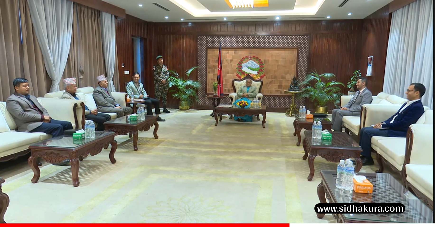सरकार र नेकपा एमालेबीच द्विपक्षीय संवाद बालुवाटारमा जारी