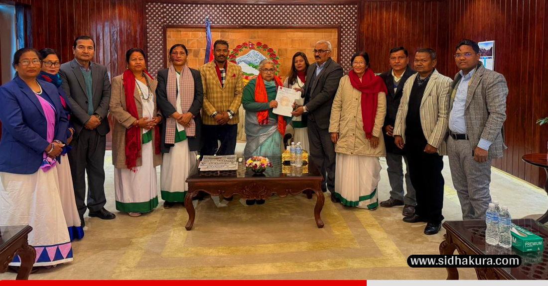 प्रधानमन्त्री कार्कीसँग थारू कल्याणकारिणी सभाको भेट