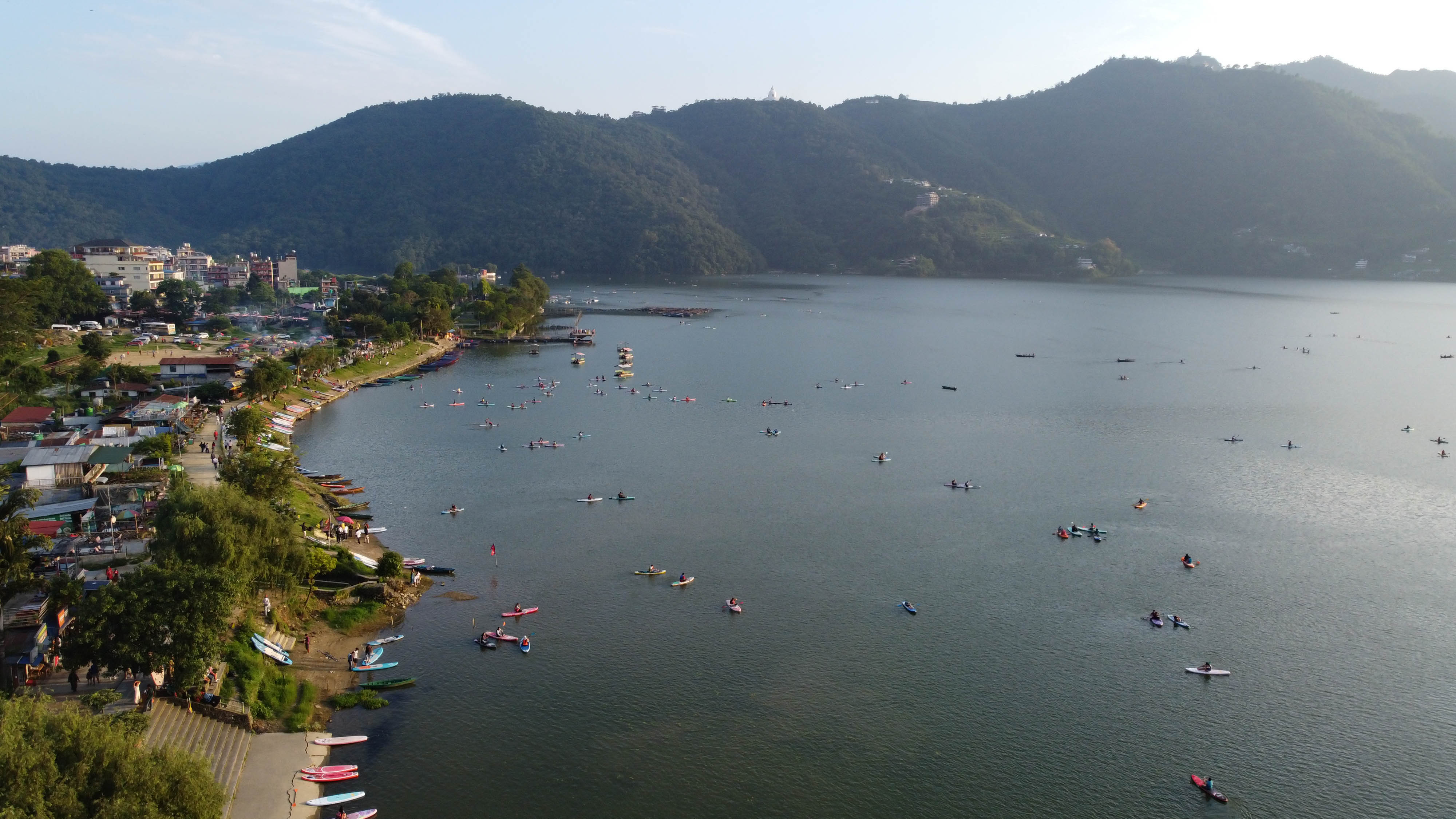गर्मीमा आहा फेवाताल (तस्बिरहरू)