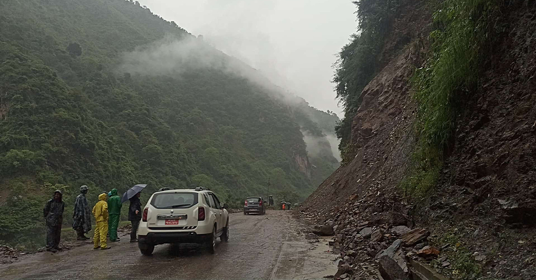 नागढुङ्गा मुग्लिन सडकका १६ स्थानमा पहिरोको उच्च जोखिम