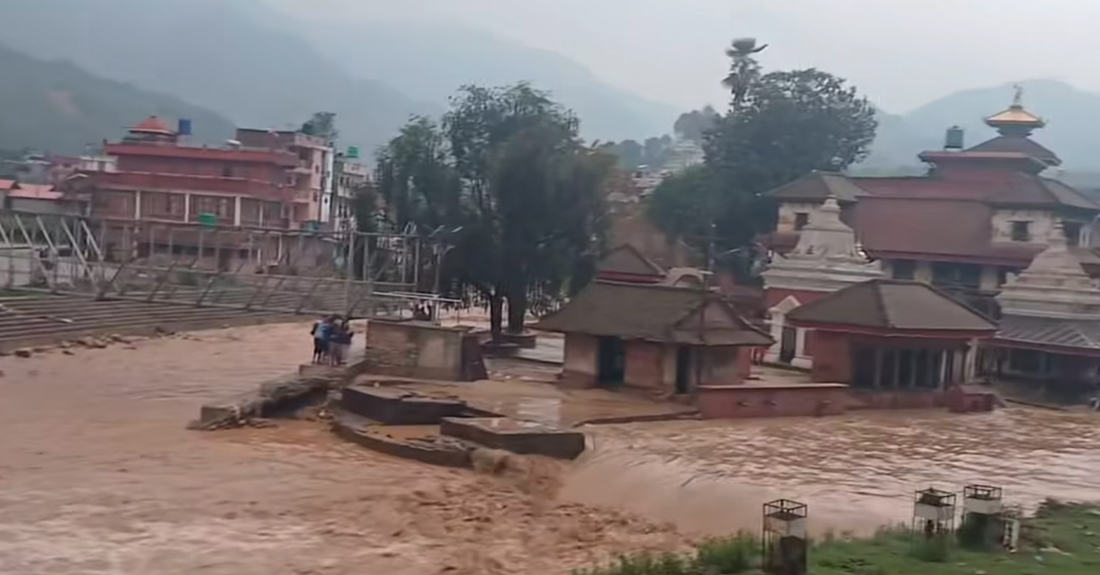 काभ्रेको पनौतीमा भीषण बाढीः एक महिला बेपत्ता, बीपी राजमार्ग अवरुद्ध