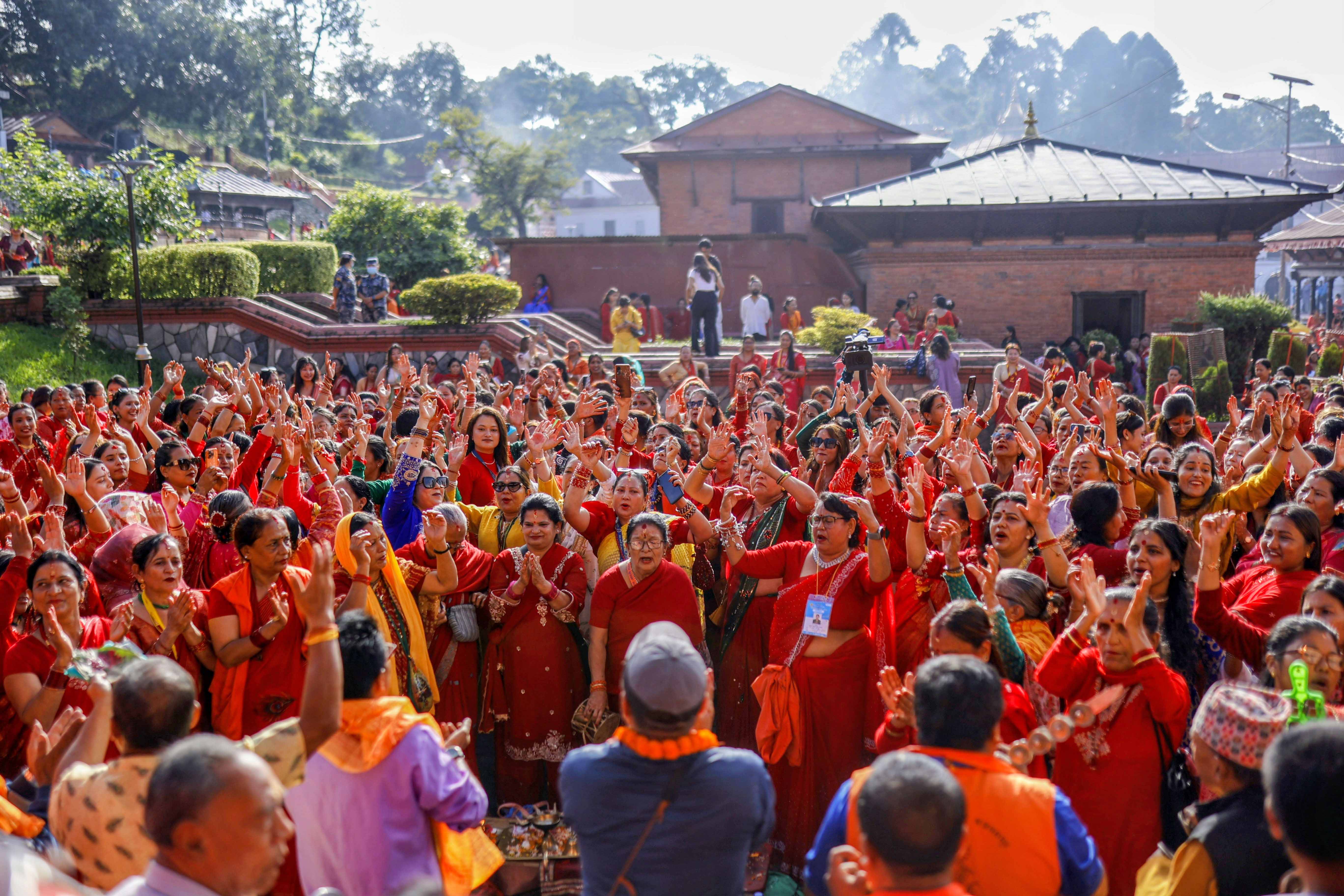 Pashupati-Naachgan-Teej_NPL_SuryamsUpreti-(2)-1789367053.JPG