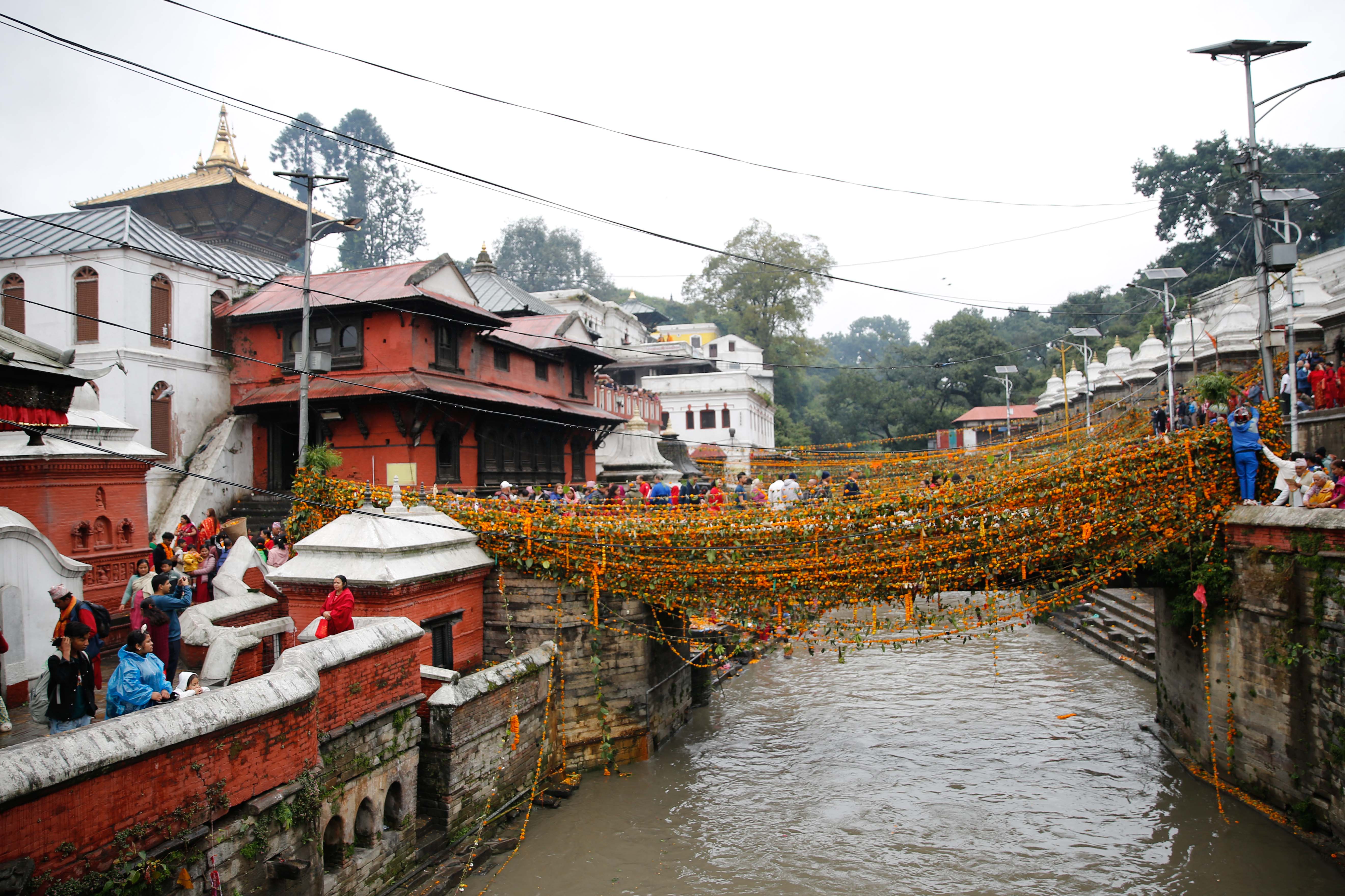 हरिबोधिनी एकादशीः फूलको डोली सहित बागमतीमा टाँगियो तोरण (तस्बिरहरु)
