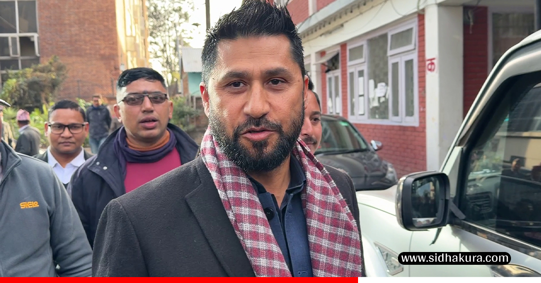 अदालतको तारिख बुझेपछि रविले भने, ‘केपी ओलीले लगाएको गुन तिर्न आइराछु’