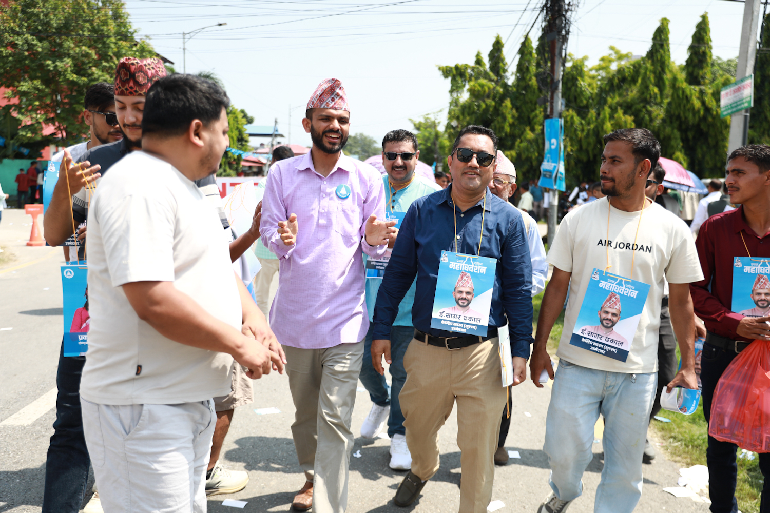 रास्वपामा निर्वाचनः भोट माग्न व्यस्त उम्मेदवार र समर्थक (तस्बिरहरु)