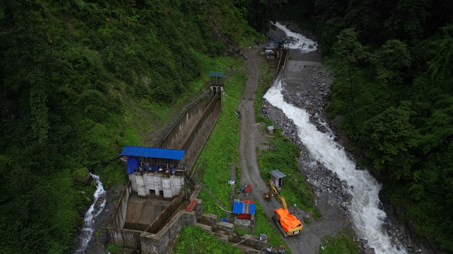 रेलेखोलाको बाँधमा बाढी, विद्युत उत्पादन बन्द