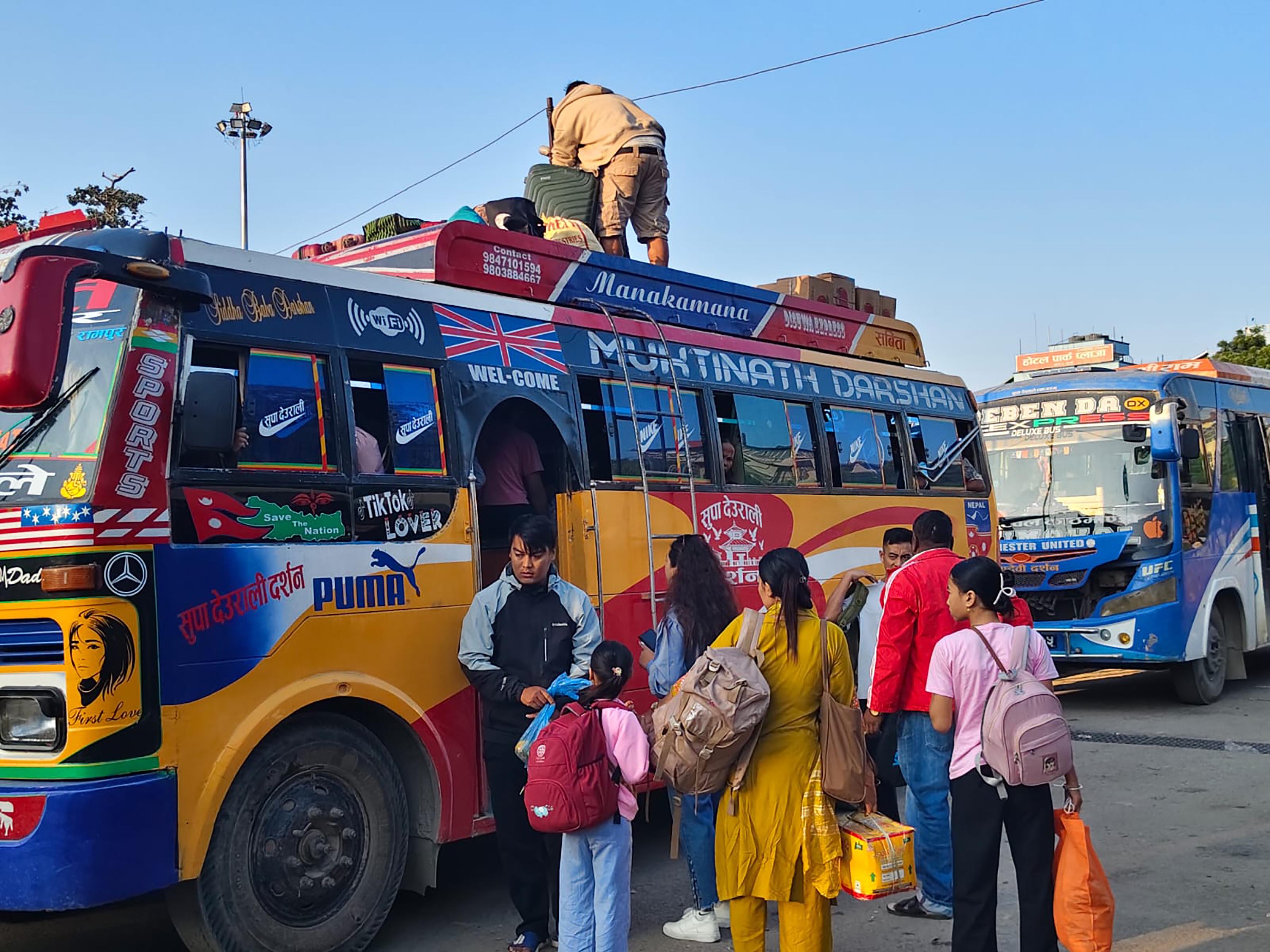 घटस्थापनादेखि पाँच लाख ७६ हजारभन्दा बढीले छाडे काठमाडौँ उपत्यका