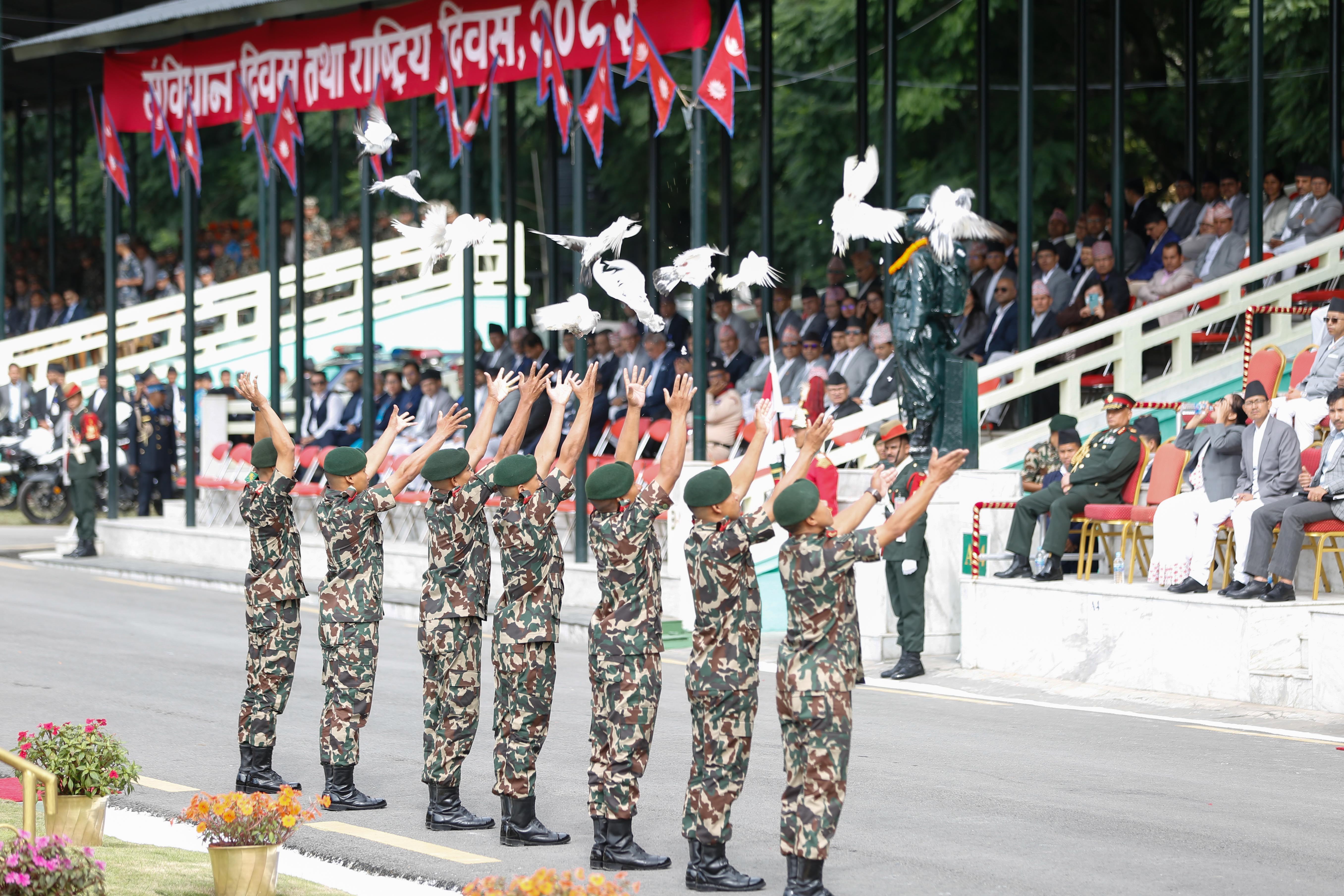टुँडिखेलमा मनाइयो संविधान दिवस (तस्बिरहरु)