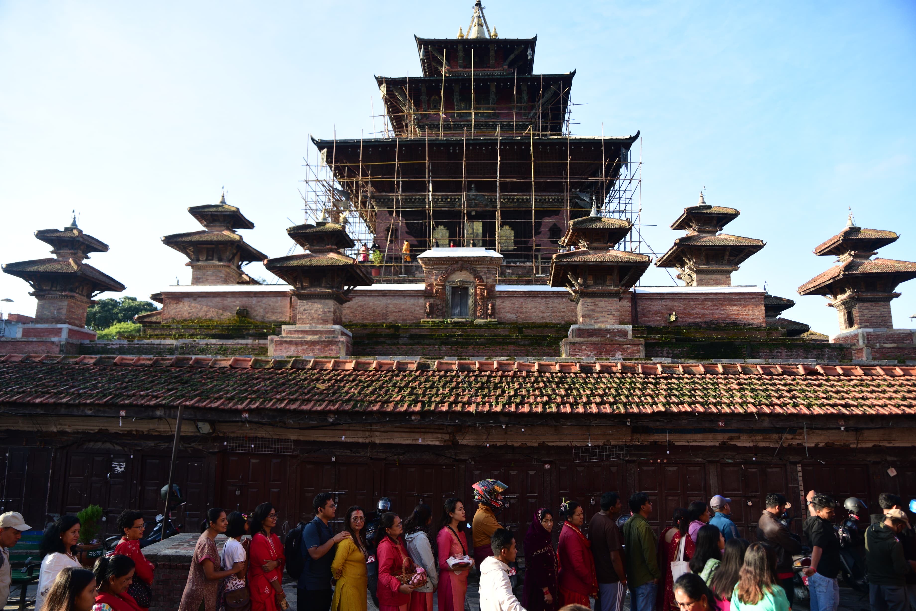 महानवमीको दिन मात्र खुल्ने तलेजु भवानी मन्दिरमा दर्शनार्थीको घुईँचो (तस्बिरहरु)