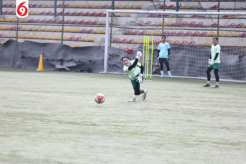 WOMEN-FOOTBALL-TEAM_12-1748236580.jpg