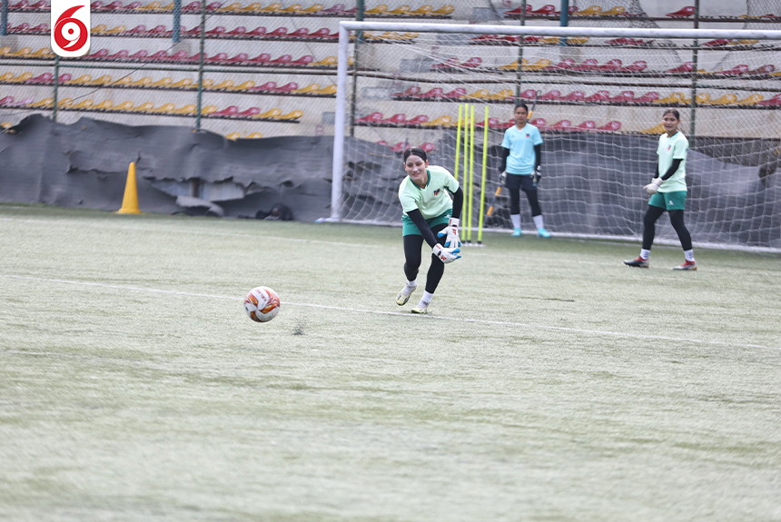 WOMEN-FOOTBALL-TEAM_3-1748236571.jpg