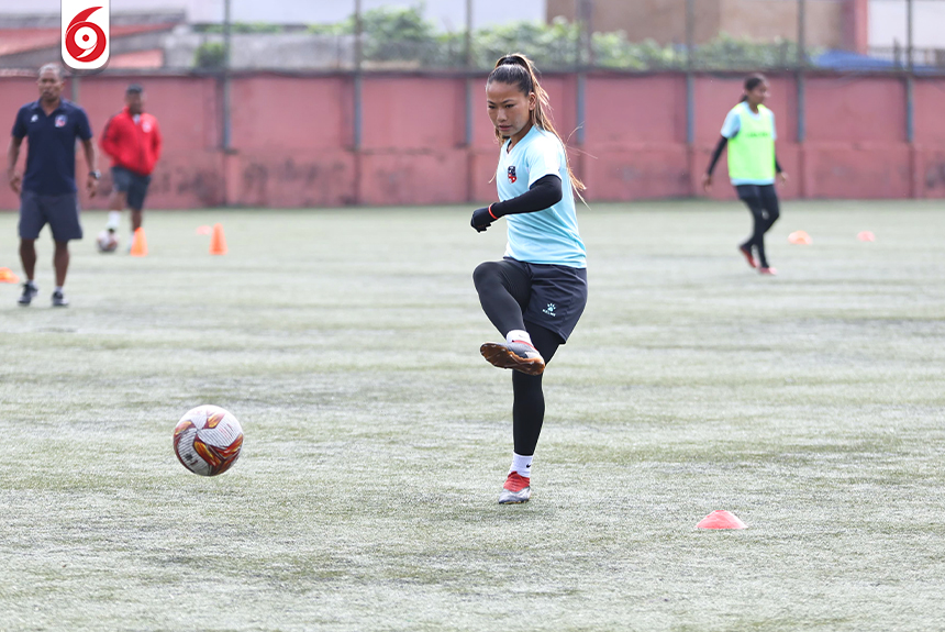 WOMEN-FOOTBALL-TEAM_8-1748236579.jpg