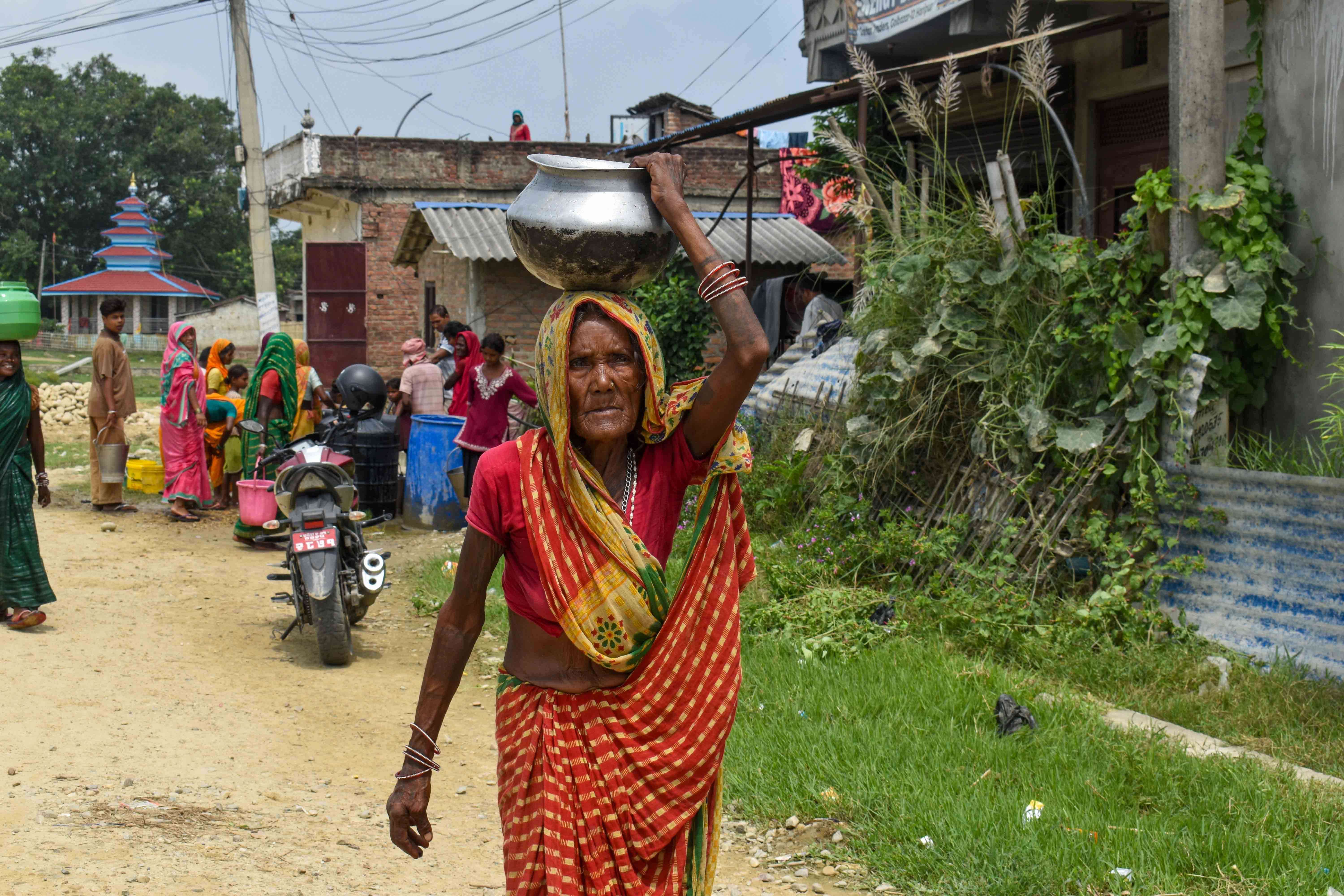 चापाकल छ, पानी झरे पो ! (तस्बिरकथा)