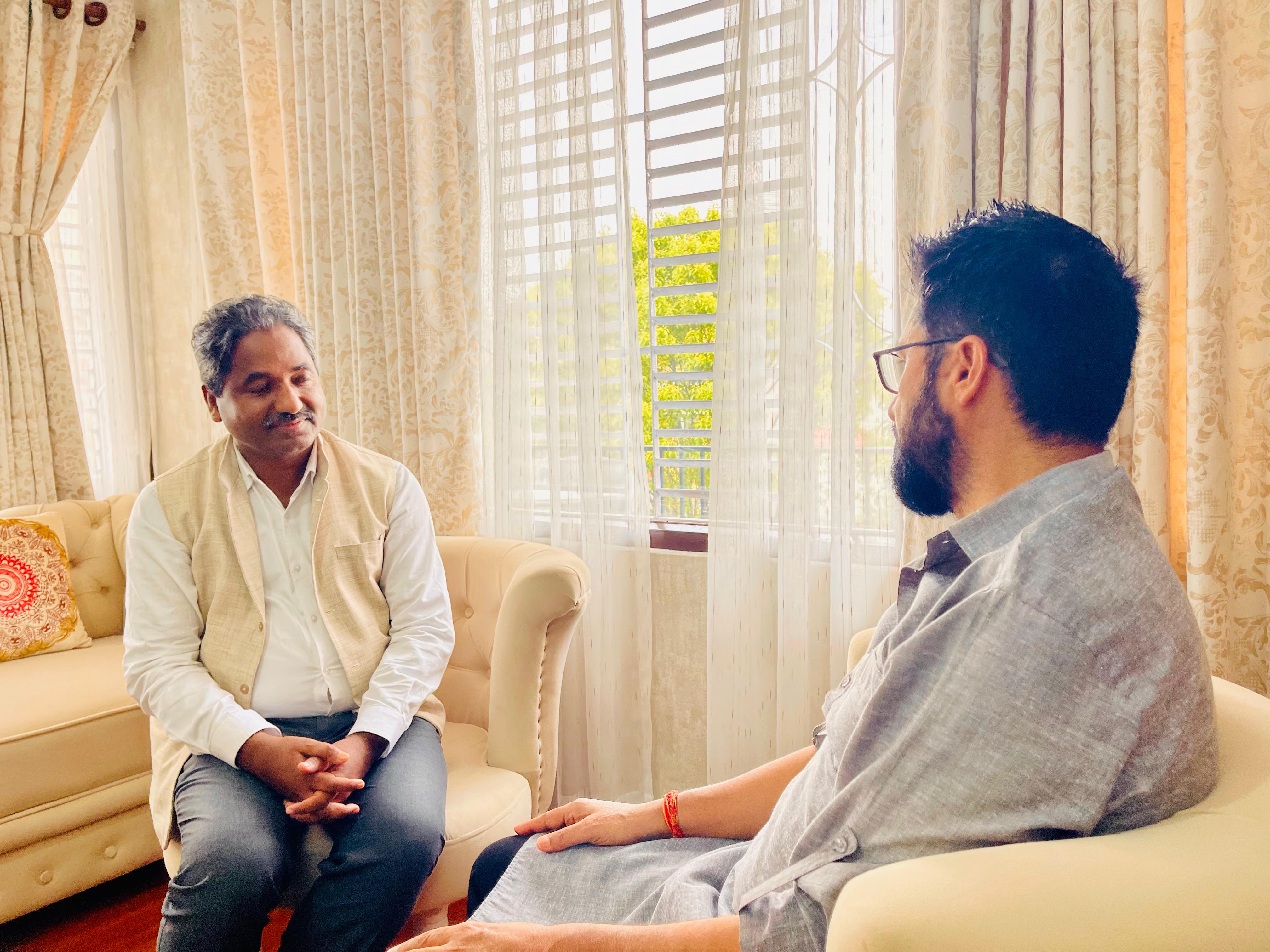 रास्वपा सभापति लामिछाने र आम जनता पार्टी अध्यक्ष शाहबिच भेटघाट