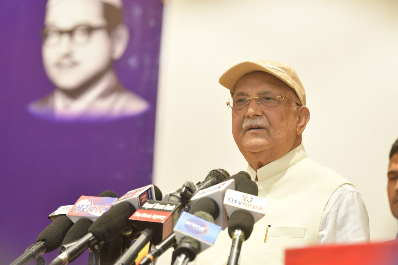 लोकतान्त्रिक परिवर्तनको अगुवाइ राजनीतिक दलबाटै भएको हो– अध्यक्ष ओली
