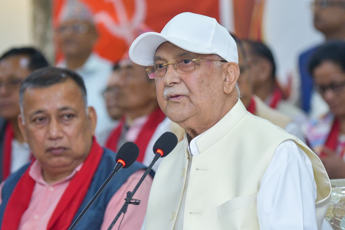 पुनर्गठनको नाममा अध्यक्ष फेर्ने गतिविधि सह्य हुँदैन : ओली