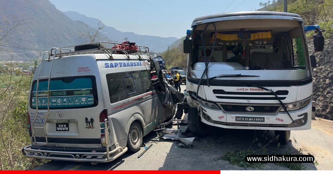 सिन्धुलीमा माइक्रोबस र बस एकापसमा ठोक्किँदा १० जना घाइते