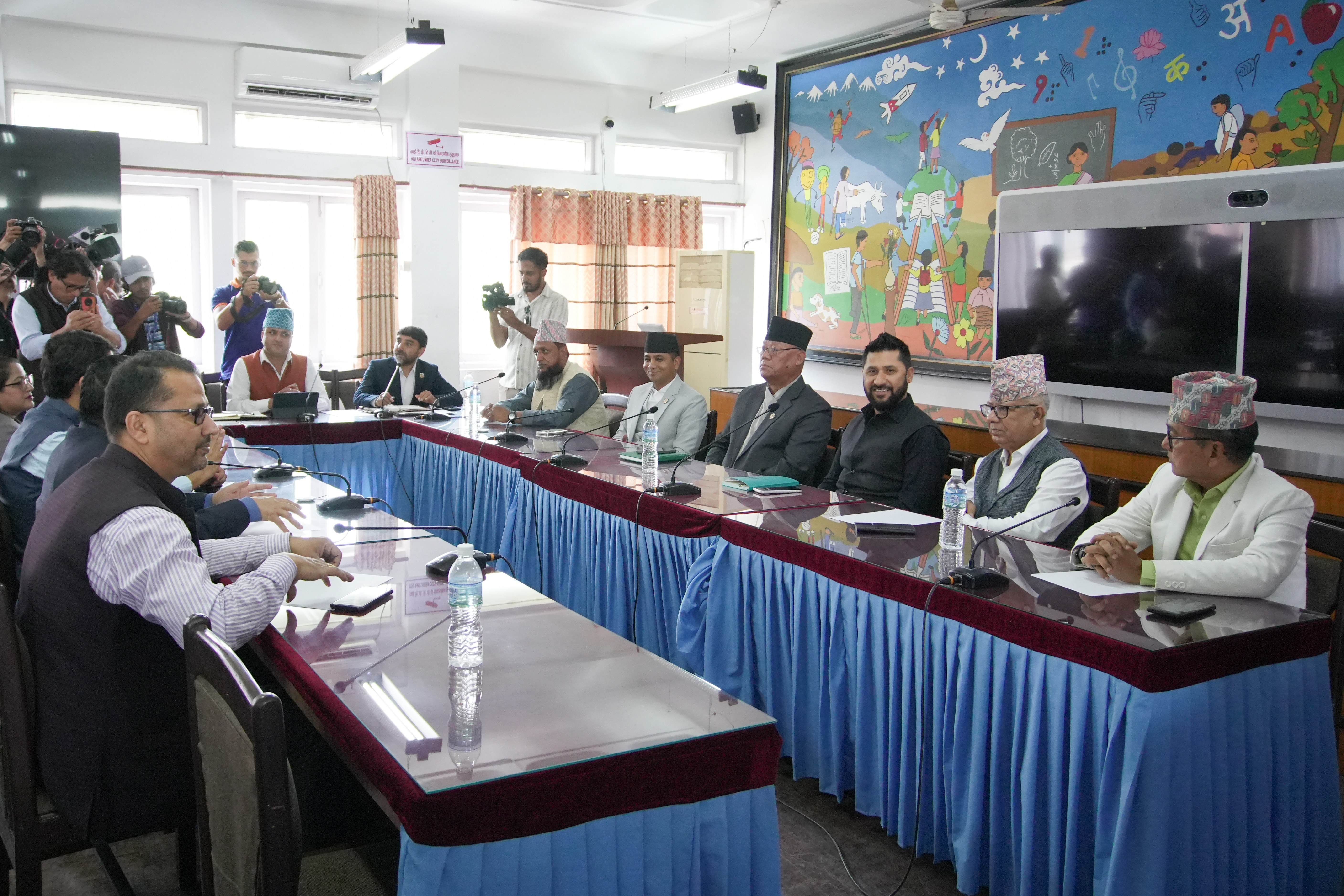 रास्वपा सभापति लामिछानेले बोलाएको बैठकलाई कांग्रेस, एमाले र नेकपाको उपेक्षा, हर्क साम्पाङले बहिष्कार गरे