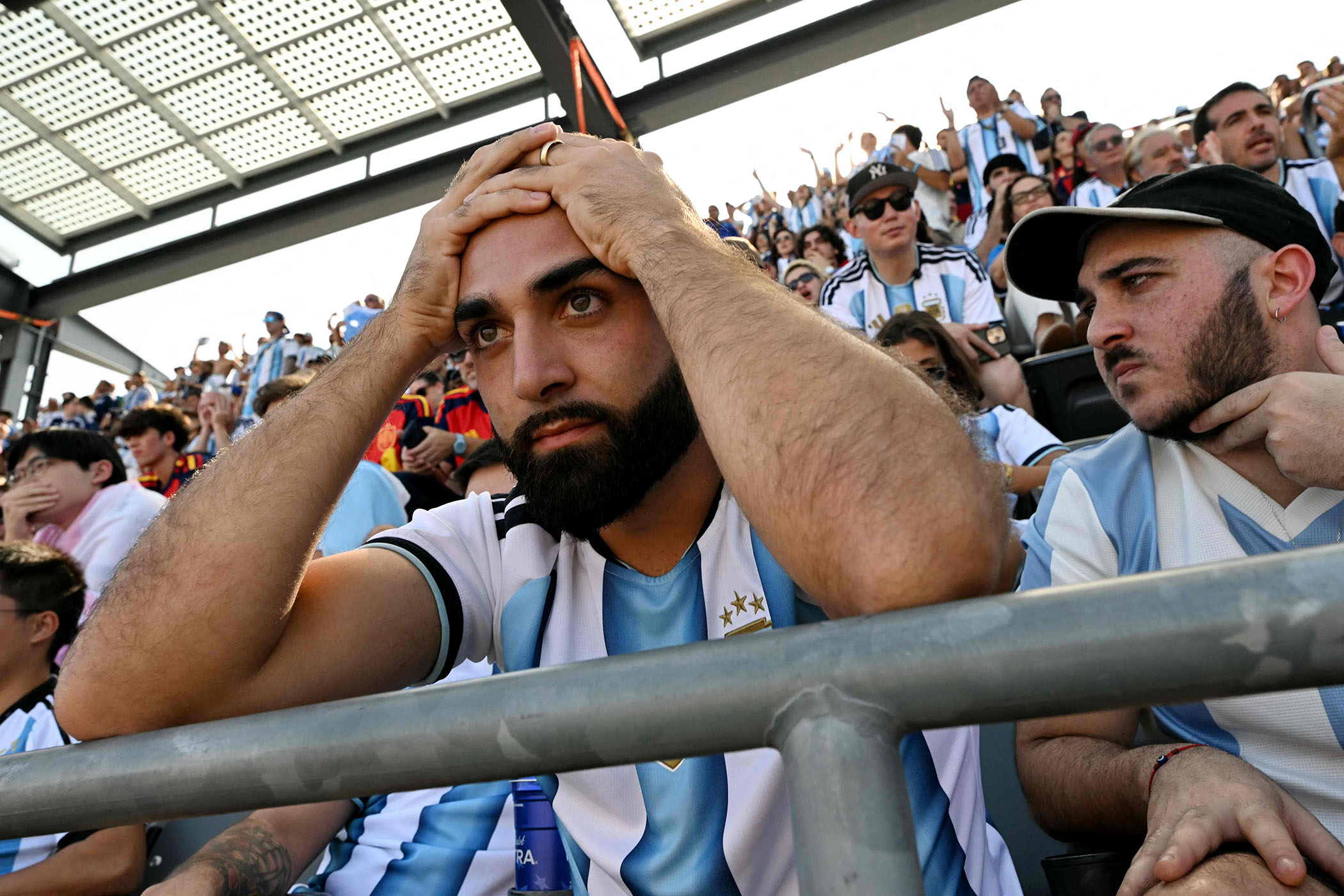 argentina-supporters-1784522089.jpg