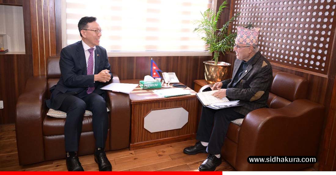 अर्थमन्त्री खनाल र नेपालका लागि कोरियाली राजदूत पार्कबीच शिष्टाचार भेट