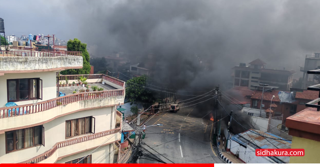 दिउँसो २ बजेर ५५ मिनेटमा बालुवाटारमा रहेको प्रधानमन्त्रीको सरकारी निवास पनि कब्जा