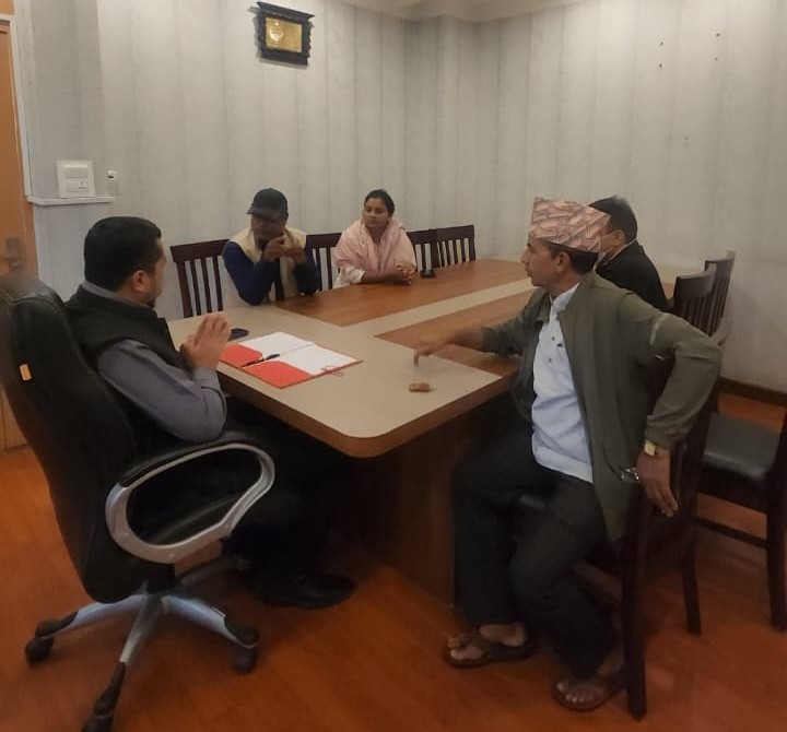 त्रिशूली–३ ‘ए’ टनेलमा उद्धार कार्य अघि बढेपछि पीडित परिवारले ऊर्जामन्त्रीलाई दिए धन्यवाद