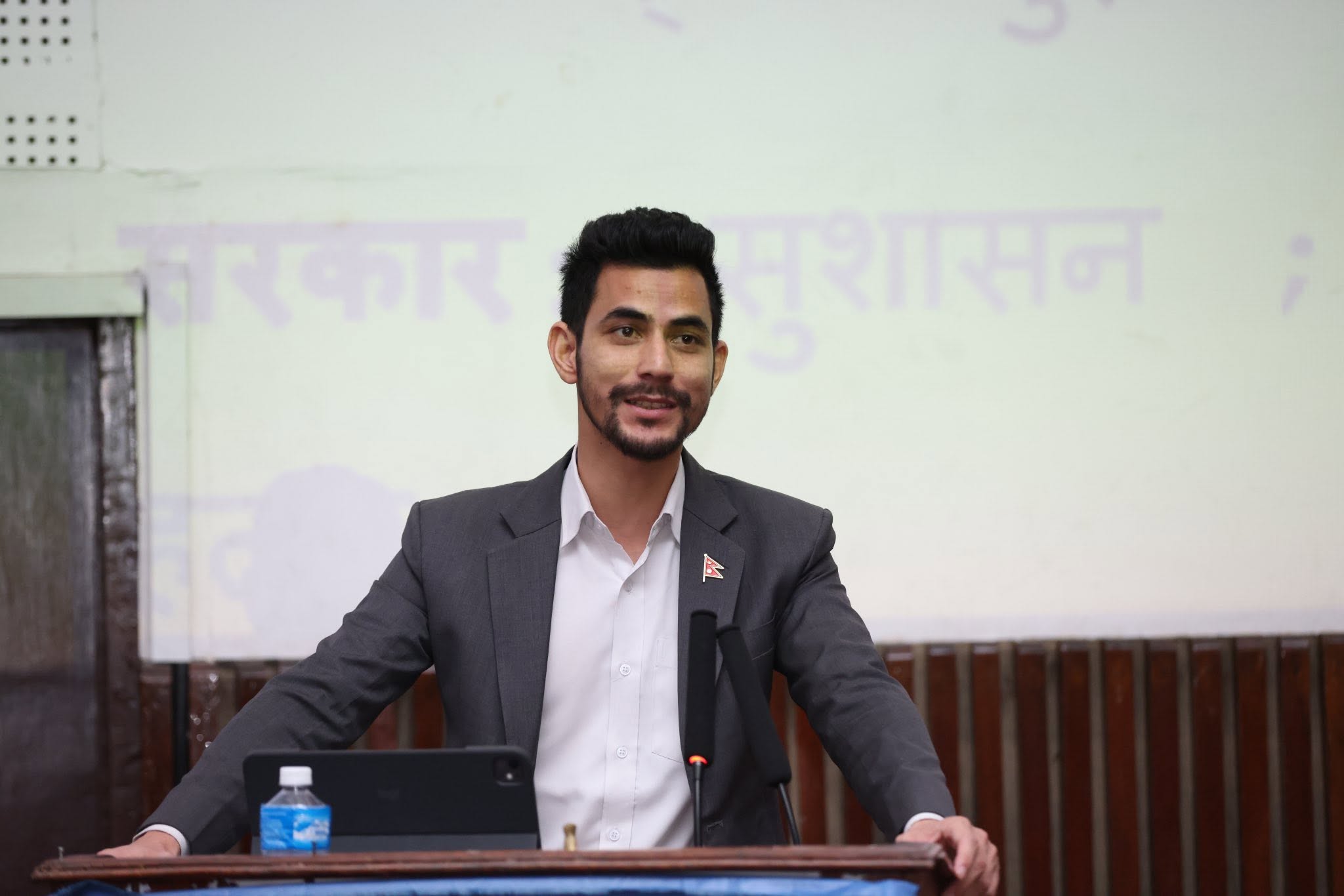 महाधिवेशनका लागि पाँचवटा प्रतिवेदन लेख्दै महामन्त्री भूपदेव शाह