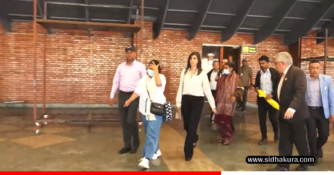 अमेरिकाबाट फर्किए, बिपिनका आमा र बहिनी