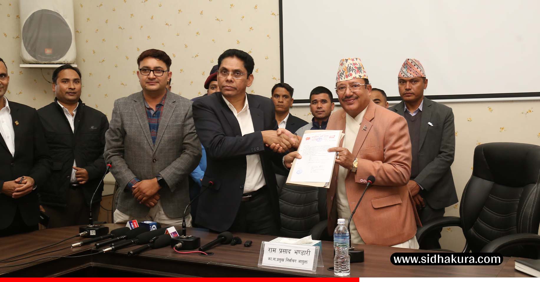 दल दर्ताका लागि विप्लव नेतृत्वको पार्टीले आयोगमा दियो निवेदन(तस्बिरहरु)