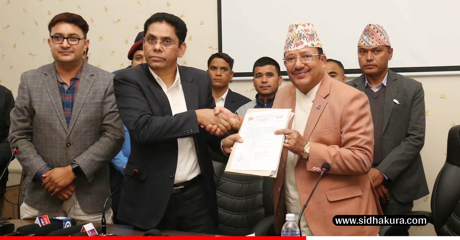 विप्लवद्वारा पार्टीको नाम‘कम्युनिष्ट पार्टी नेपाल’ प्रस्ताव