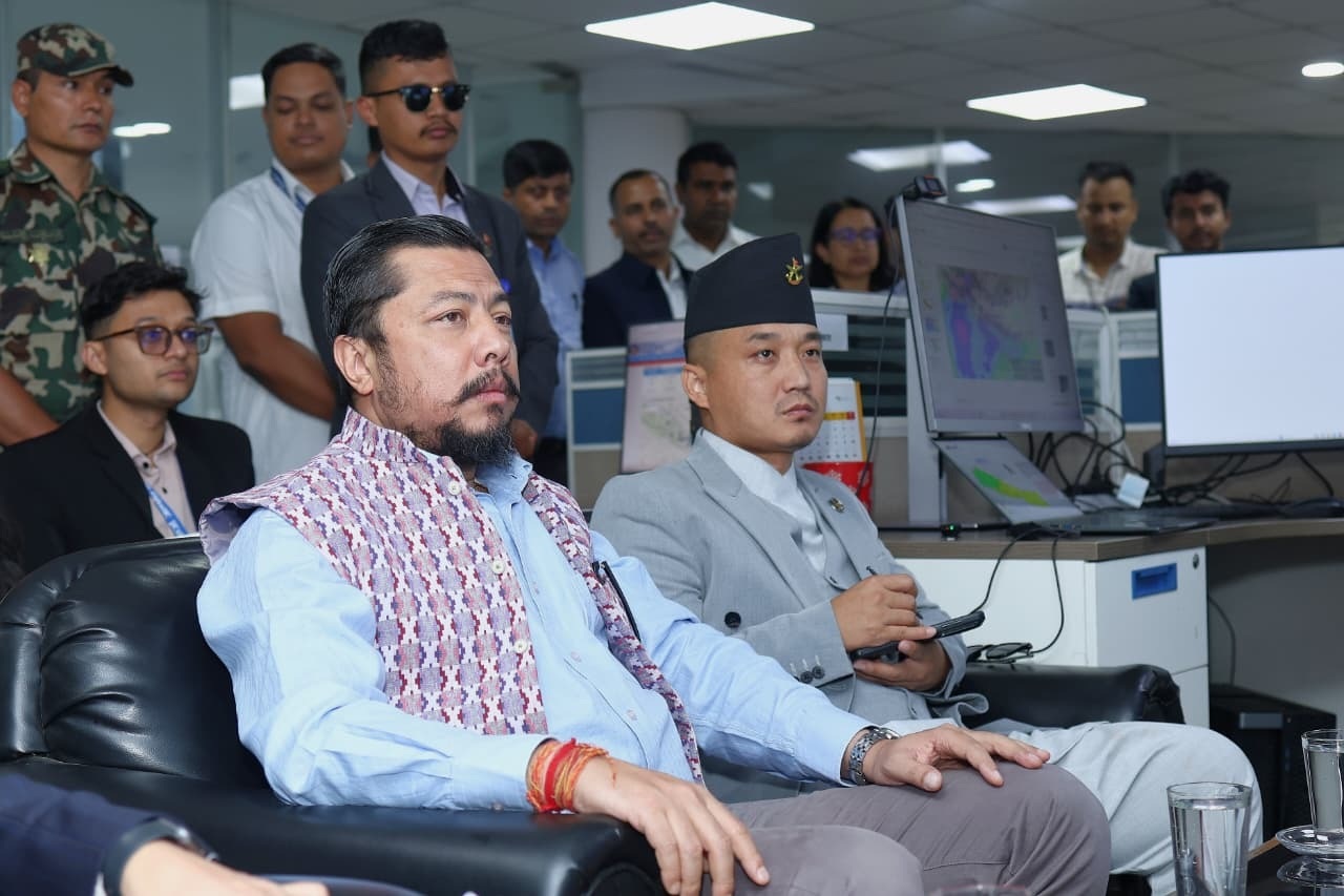 भारी वर्षाको प्रक्षेपणपछि मौसम विभाग पुगेर ऊर्जामन्त्री श्रेष्ठ र गृहमन्त्री गुरुङले के भने ?