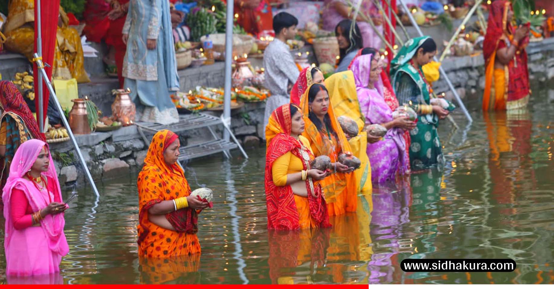 छठ पूजाको तेस्रो दिन अस्ताउँदो सूर्यलाई अर्घ्य दिइयो(तस्बिरहरु)