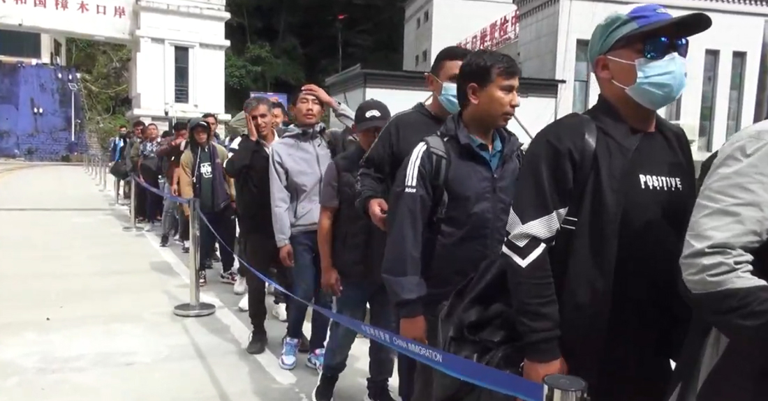 रसुवागढीको पुल बगाएपछि चीनमा अलपत्र परेका नेपाली स्वदेश फर्किए