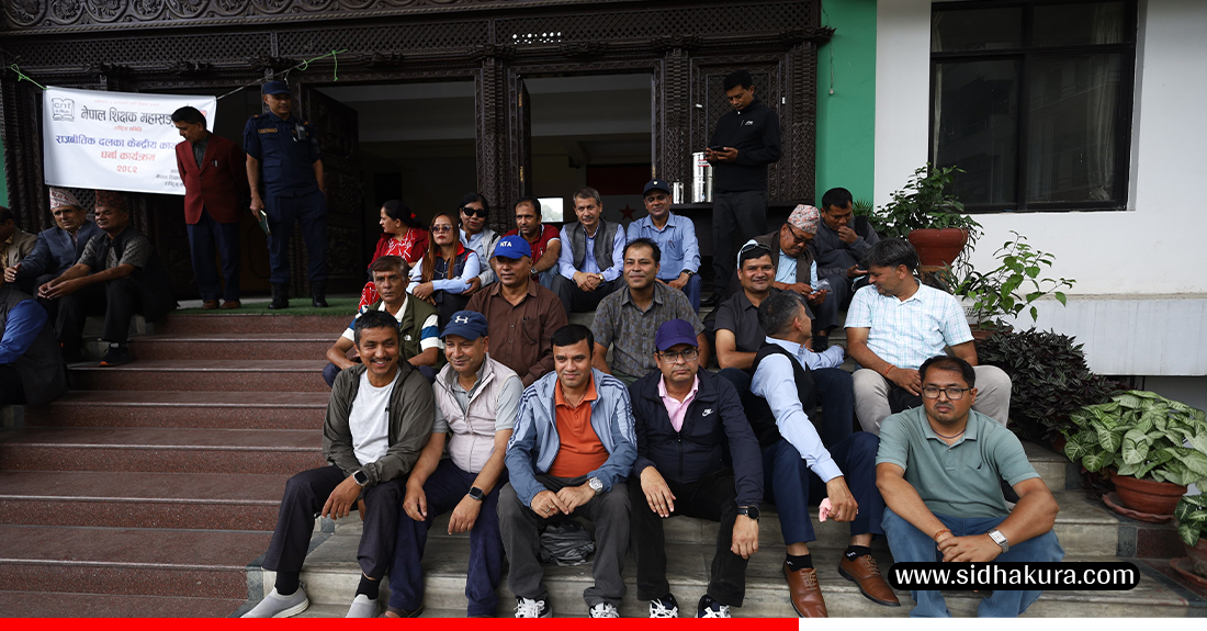 congress-karyala-dharna-1-1756277510.jpg
