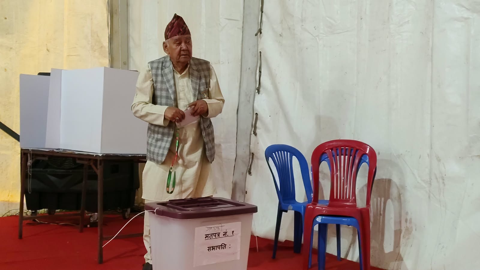 कांग्रेसको १५ औँ महाधिवेशन : मतदान शुरू, ३ बजेसम्म मतदान हुने, आजै मतगणता थाल्ने तयारी