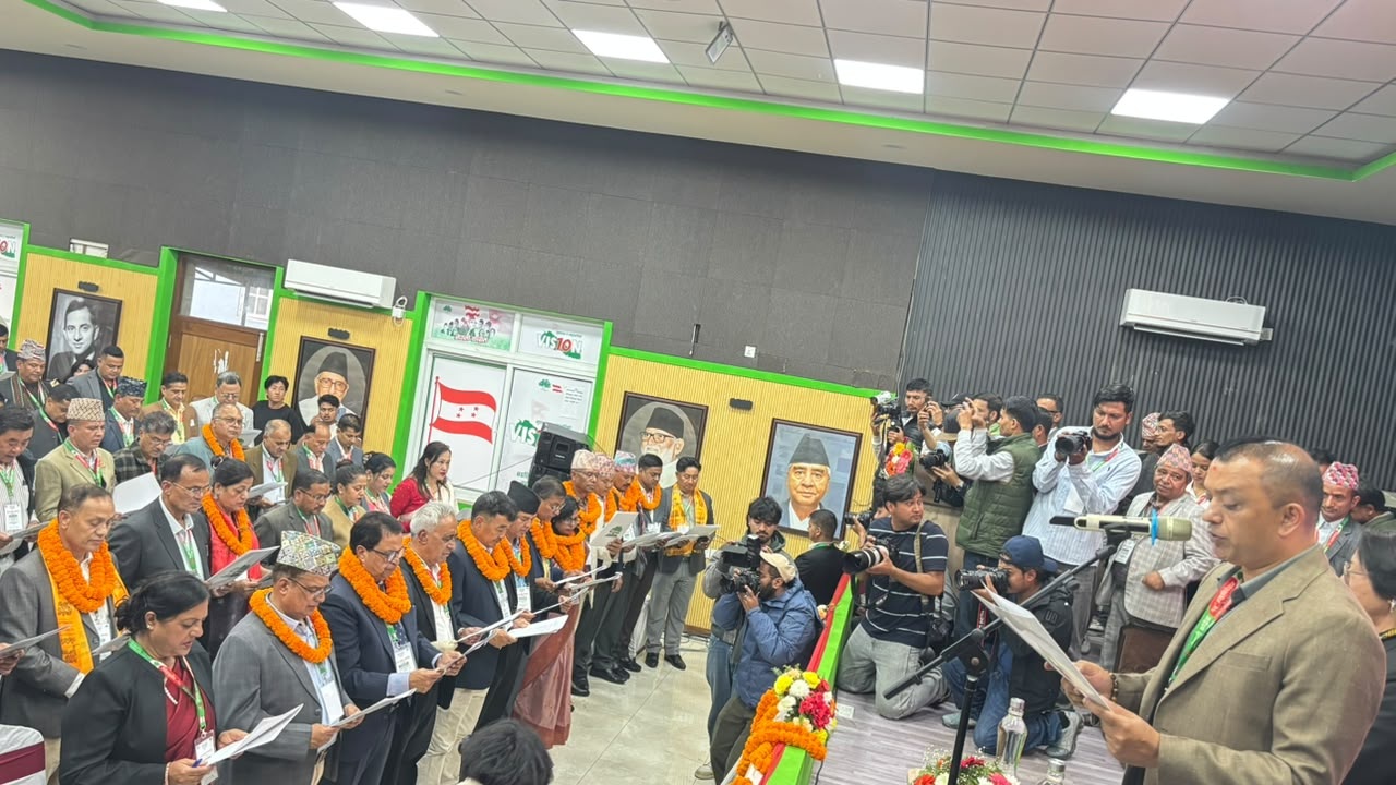 कांग्रेसका नवनिर्वाचित पदाधिकारी र केन्द्रीय सदस्यले शपथ लिए