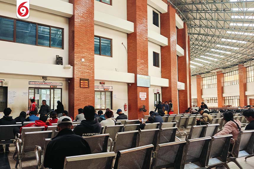 सार्वजनिक बिदामा पनि राहदानी विभागको सेवा जारी(तस्बिरहरु)