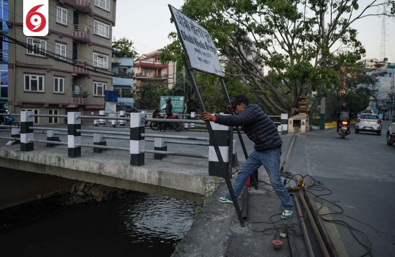 बारम्बार दुर्घटना भएपछि धोबीखोला करिडोरमा स्थानीयले लगाए बार