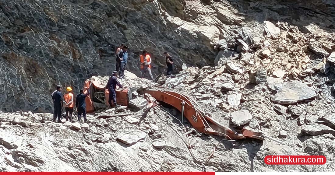 म्याग्दीमा सडक खन्ने क्रममा पहिरोमा पुरिएर एक्साभेटर चालकको मृत्यु