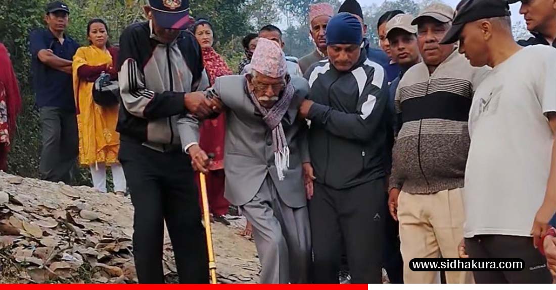 १०७ वर्षीय ज्येष्ठ नागरिकद्वारा मतदान
