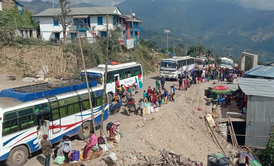 यात्रुबाट मनपरी भाडा असुली