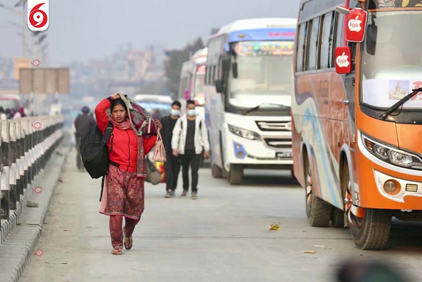 भोट हाल्न गाउँ फर्किंदै मतदाता (तस्बिरहरु)
