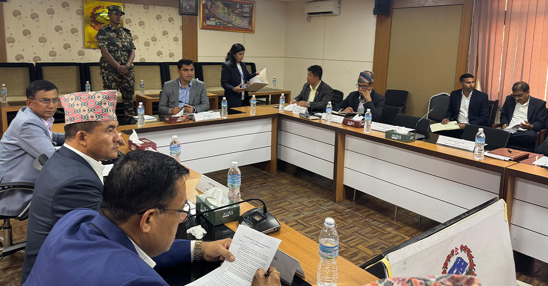 प्रदेशका मन्त्री र स्थानीय तह प्रमुख बोलाएर स्वास्थ्य मन्त्री पौडेलले भने, ‘स्वास्थ्य समस्या समाधानमा मिलेर काम गरौँ’
