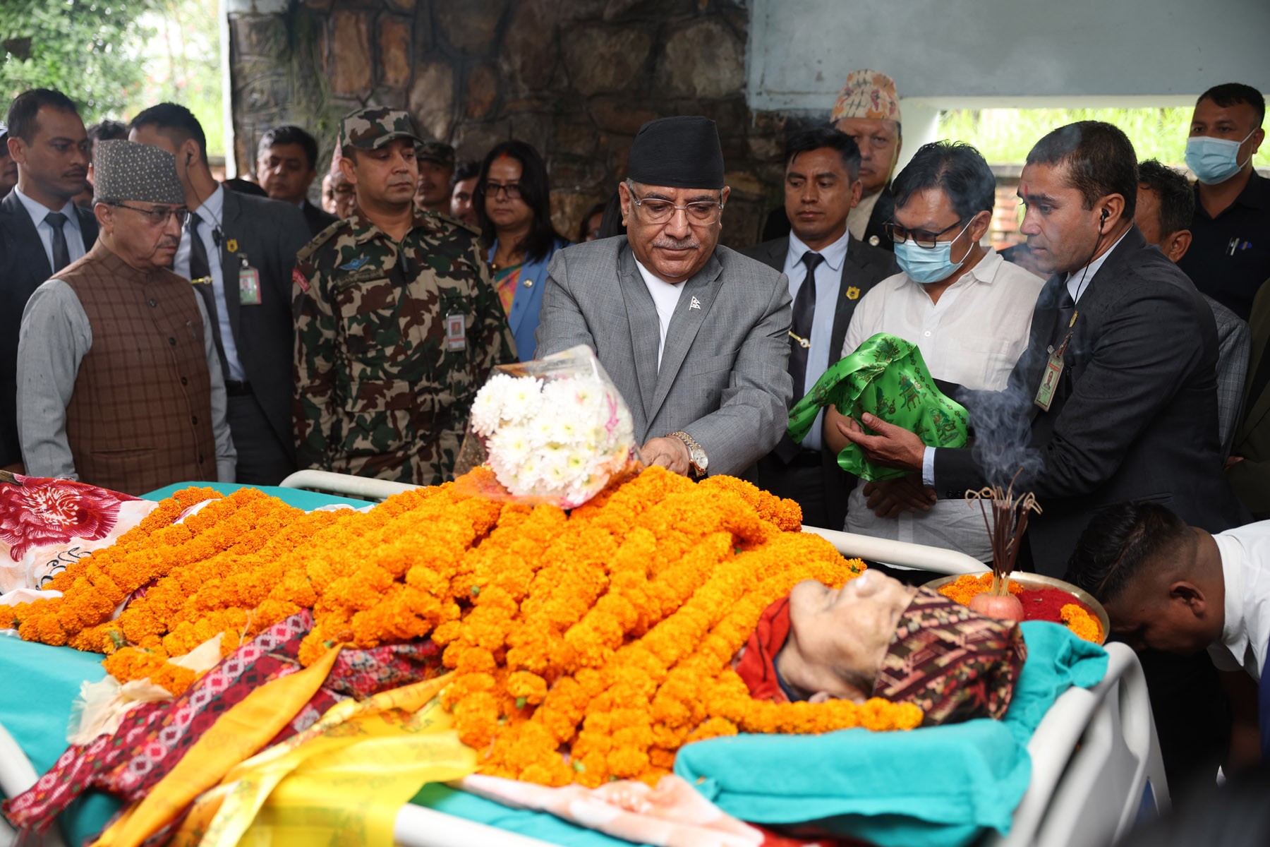 प्रधानमन्त्रीद्वारा मन्त्री किरातीको पिताप्रति श्रद्धाञ्जलि