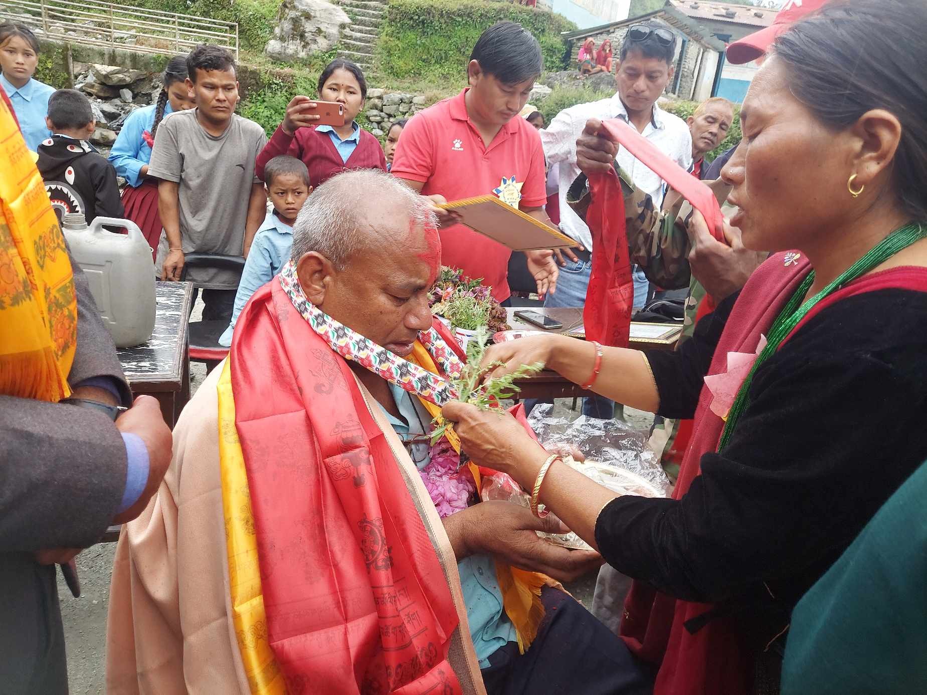 तराईबाट उक्लिएर दुर्गमको विद्यालयमा तीन दशक बिताएका शिक्षक आलम......
