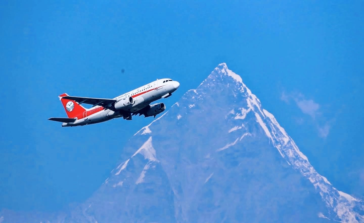 'सिचुवानको जहाज र हिँउबिनाको उराठिलो माछापुच्छ्रे'को तस्बिरले बोलेको दुःखदायी कथा