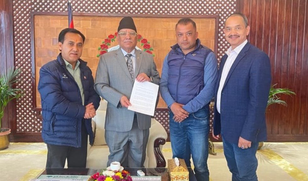 जाजरकाेटबाट फर्किएका कांग्रेस महामन्त्रीद्वयकाे प्रधानमन्त्रीलाई ११ बुँदे ध्यानाकर्षण