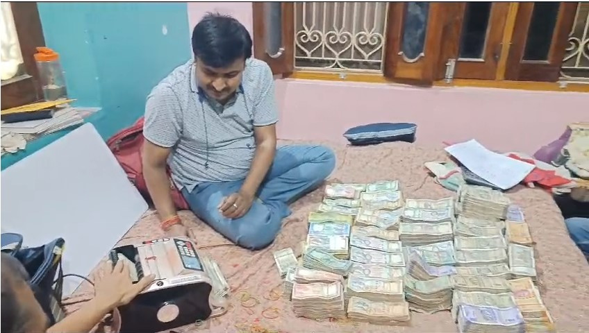 भारतको रक्सौलबाट हुन्डीकाे  ६० लाख नेपाली रुपैयाँ बरामद